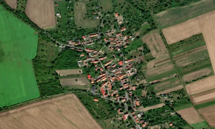 kaple (Chrašťany) – letecký pohled