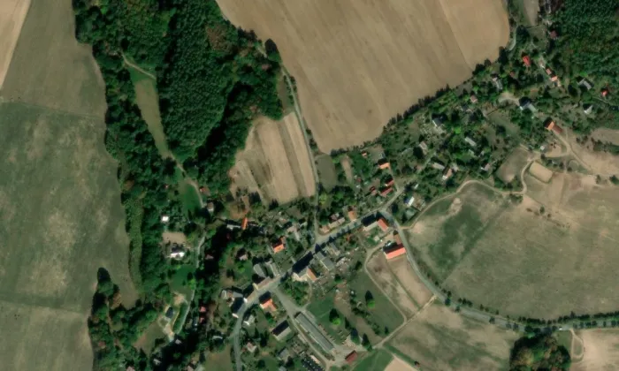 kaple Nanebevzetí Panny Marie ve Vrchovanech – letecký pohled