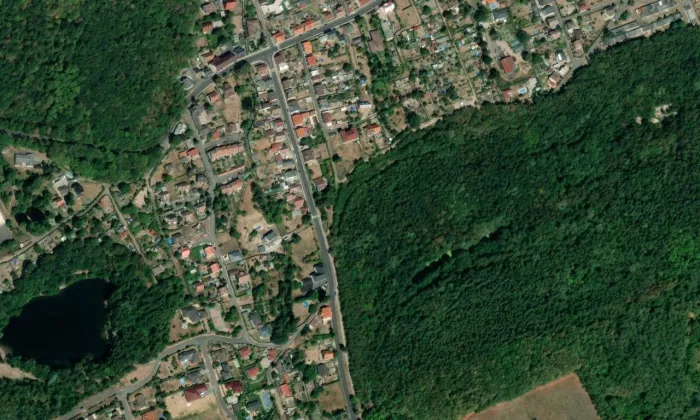 kaple Nejsvětější Trojice (Lom) – letecký pohled