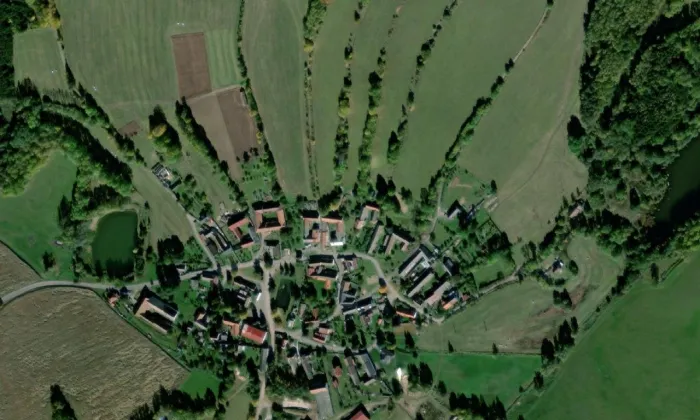 Kaple Povýšení svatého Kříže (Lovětín) – letecký pohled