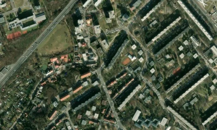 kaple se zvoničkou – letecký pohled