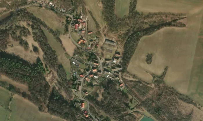 kaple svatého Jana a Pavla (Čakovice) – letecký pohled
