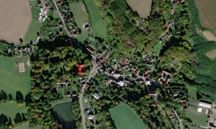 kaple svatého Jana Nepomuckého (Běstvina) – letecký pohled