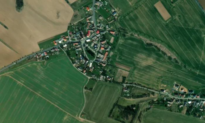 kaple svatého Marka v Hrabí na návsi – letecký pohled
