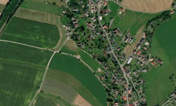 Kaple ve Velkých Svatoňovicích – letecký pohled