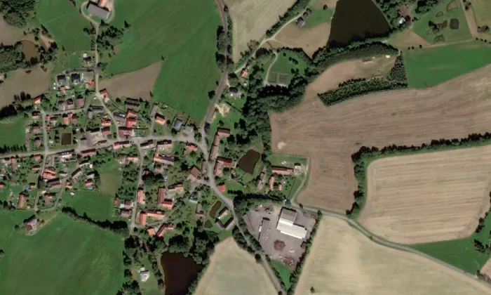 Kaplička Nejsvětější Trojice (Bezděkov pod Třemšínem) – letecký pohled