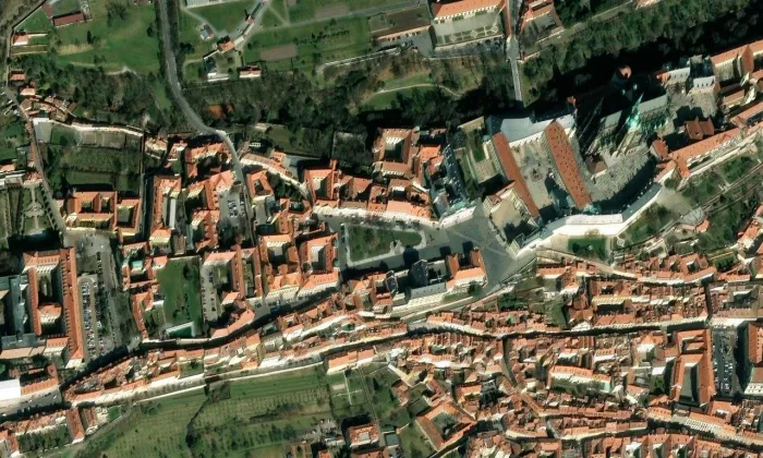 Klášter bosých karmelitánek – letecký pohled