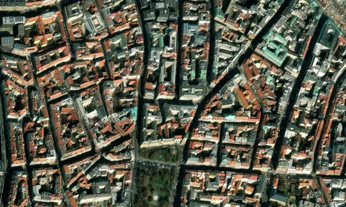 Klášter trinitářů s kostelem Nejsvětější Trojice – letecký pohled