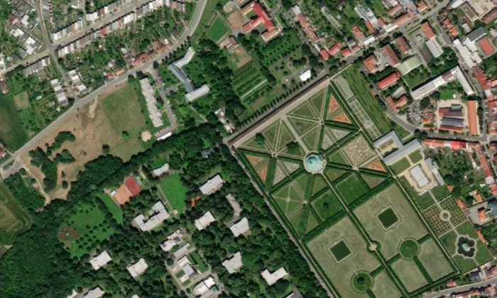Kolonáda v Květné zahradě – letecký pohled