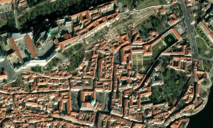 Kolowratský palác ve Sněmovní – letecký pohled