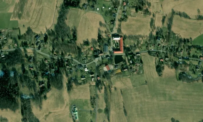 Kostel Čtrnácti svatých pomocníků (Krompach) – letecký pohled