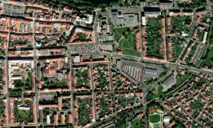 Kostel Matky Boží v Lounech – letecký pohled