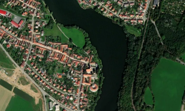 kostel Matky Boží v Telči – letecký pohled