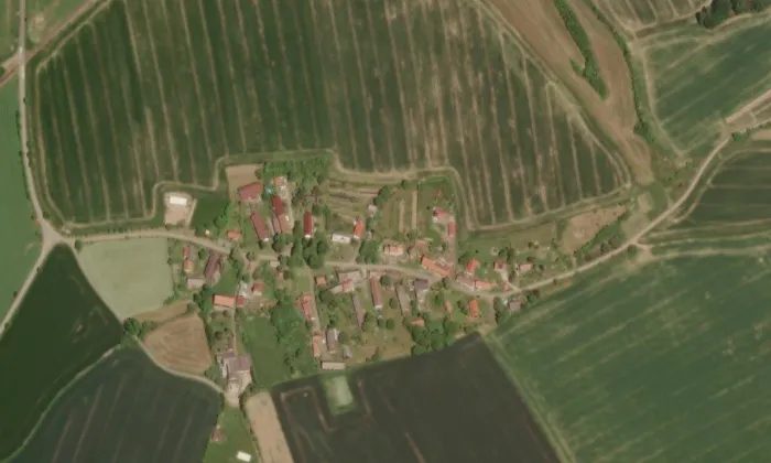 Kostel Nalezení svatého Kříže (Nepřívěc) – letecký pohled