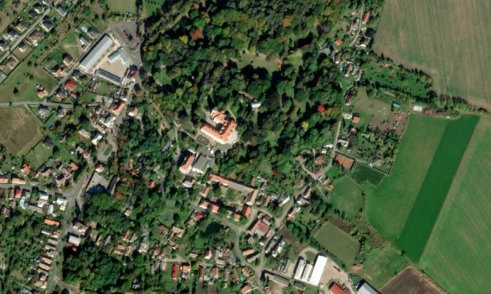 Kostel Nanebevzetí Panny Marie (Loučeň) – letecký pohled