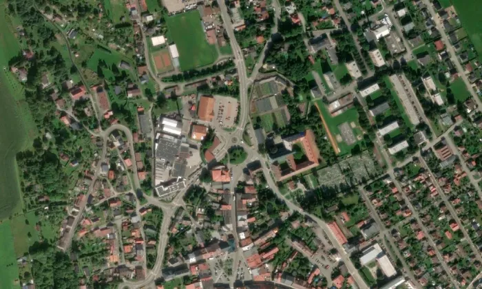 Kostel Nanebevzetí Panny Marie (Police nad Metují) – letecký pohled