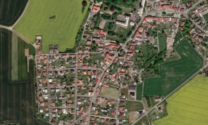 Kostel Narození Panny Marie (Červené Pečky) – letecký pohled