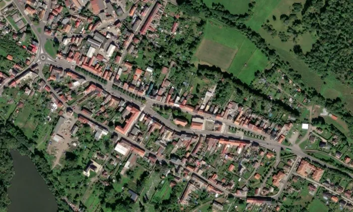 Kostel Narození Panny Marie (Chabařovice) – letecký pohled