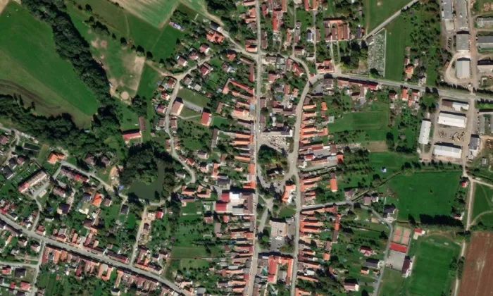 kostel Narození Panny Marie (Dolní Bukovsko) – letecký pohled