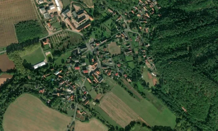 Kostel Navštívení Panny Marie (Deštnice) – letecký pohled