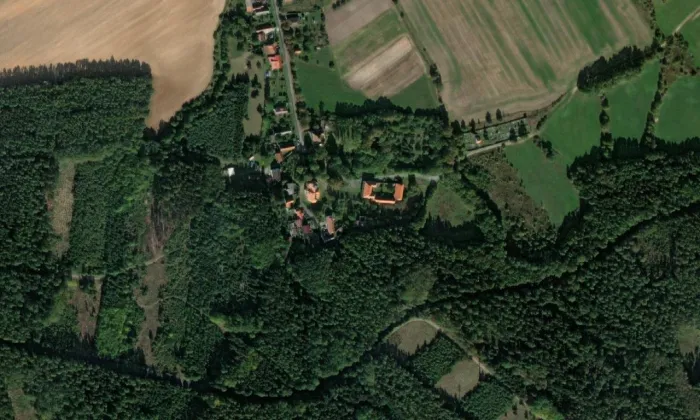 Kostel Navštívení Panny Marie (Petrovice) – letecký pohled