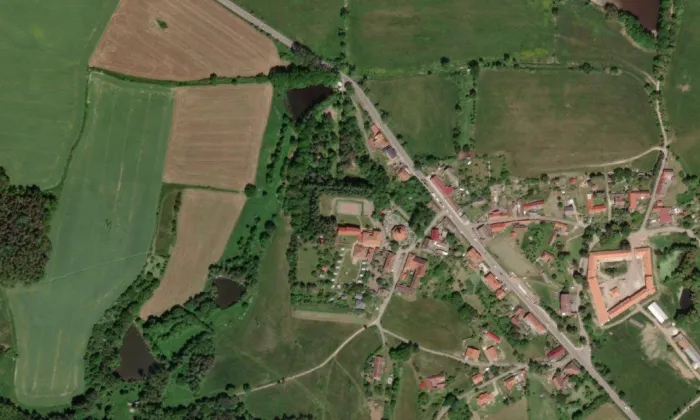 Kostel Navštívení Panny Marie (Skočice) – letecký pohled