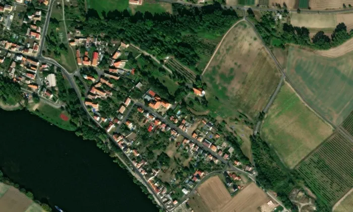Kostel Navštívení Panny Marie v Křešicích – letecký pohled