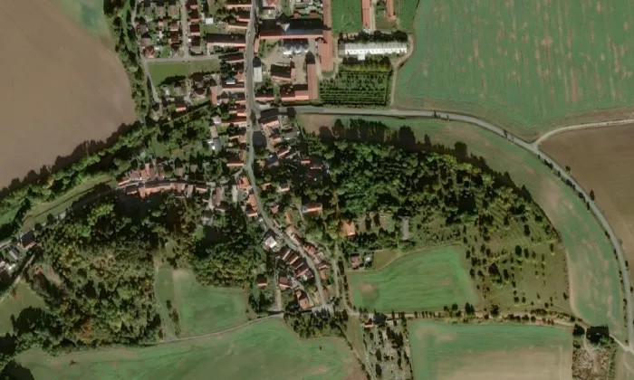Kostel Nejsvětější Trojice (Dobřichov) – letecký pohled