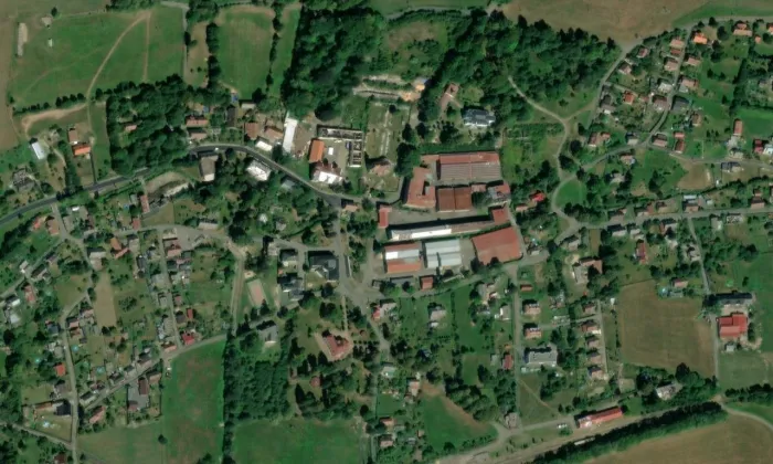 Kostel Nejsvětější Trojice (Krásný Les) – letecký pohled