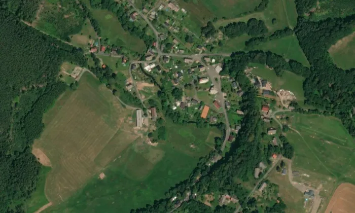 Kostel Nejsvětější Trojice (Velenice) – letecký pohled