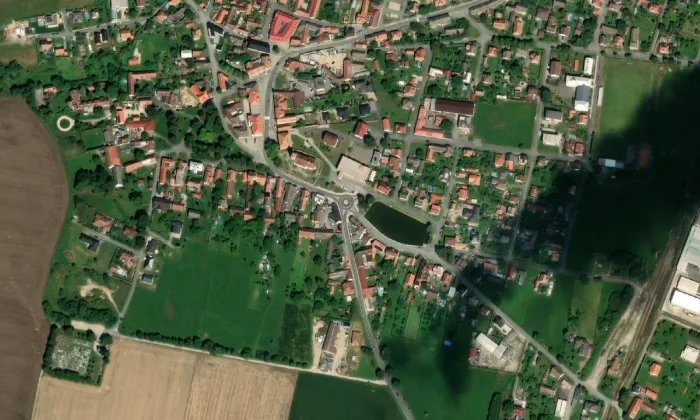 Kostel Nejsvětější Trojice v Malšicích – letecký pohled