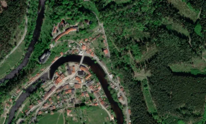 Kostel Panny Marie / svatého Mikuláše – letecký pohled