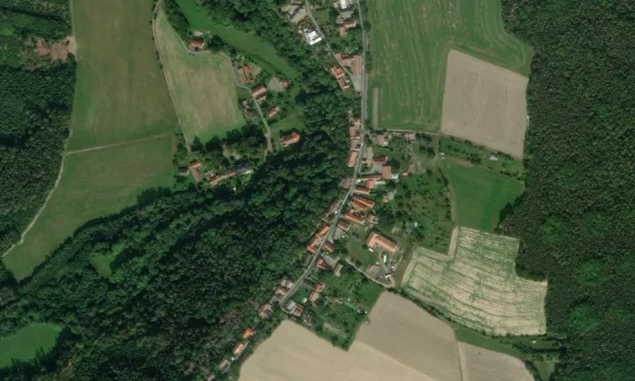Kostel Panny Marie pod Skalou – letecký pohled