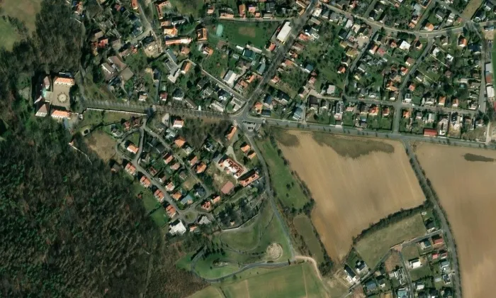 Kostel Povýšení svatého Kříže (Koloděje) – letecký pohled