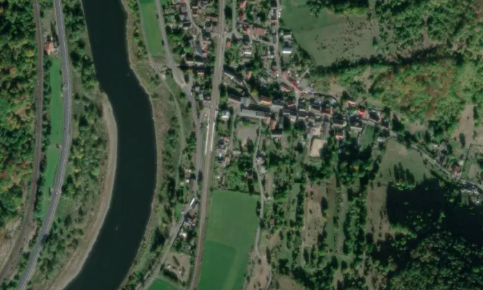 Kostel Stětí svatého Jana Křtitele (Těchlovice) – letecký pohled