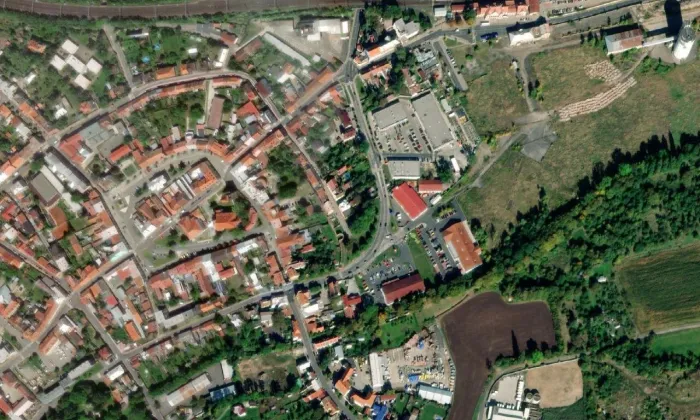 kostel svaté Máří Magdalény v Českém Brodě – letecký pohled