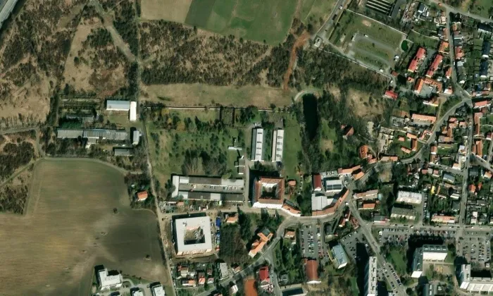 kostel svaté Rodiny v Řepích – letecký pohled