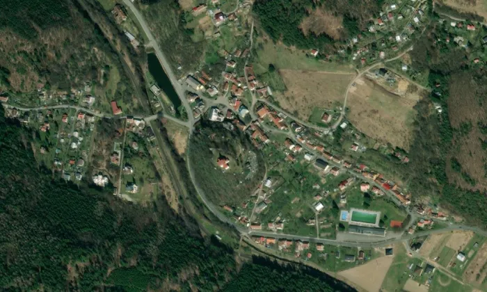 kostel svatých Andělů strážných (Stražisko) – letecký pohled