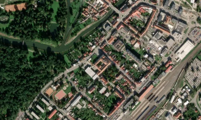 kostel svatých Andělů strážných (Veselí nad Moravou) – letecký pohled