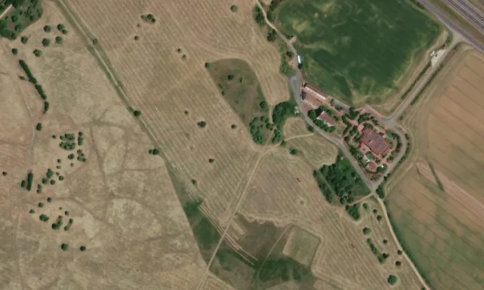 Kostel svatých Andělů strážných (Vysočany) – letecký pohled