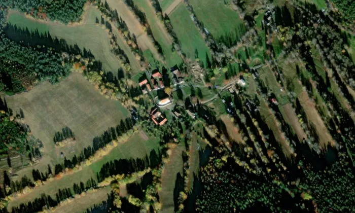 Kostel svatých Filipa a Jakuba (Frantoly) – letecký pohled