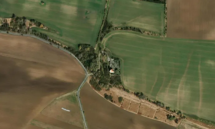 Kostel svatých Jana a Pavla (Krteň) – letecký pohled