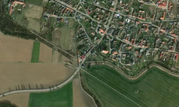 kostel svatých Petra a Pavla (Hrádek) – letecký pohled