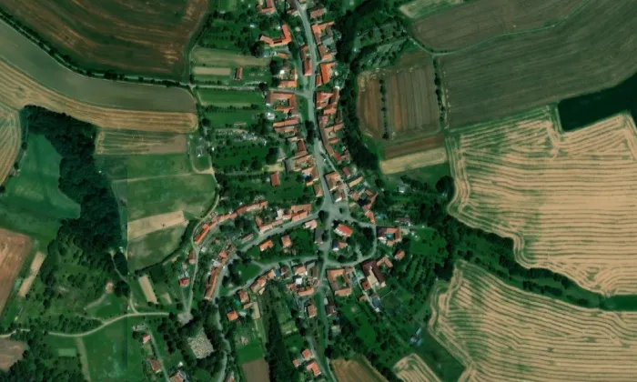 kostel svatých Petra a Pavla (Křoví) – letecký pohled