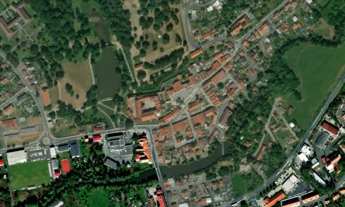 Kostel svatých Petra a Pavla (Město) – letecký pohled