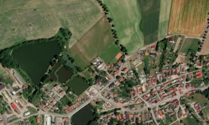 kostel svatých Petra a Pavla (Popelín) – letecký pohled