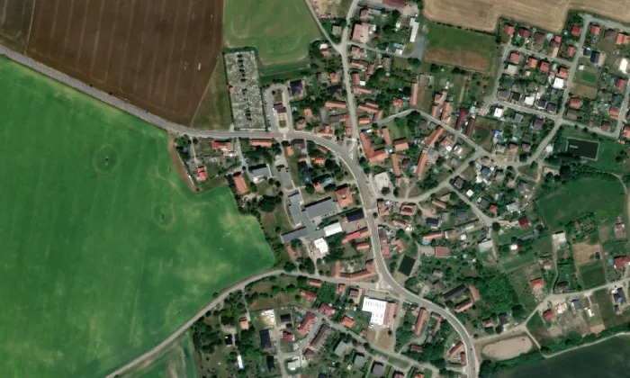 kostel svatých Petra a Pavla (Rohovládova Bělá) – letecký pohled