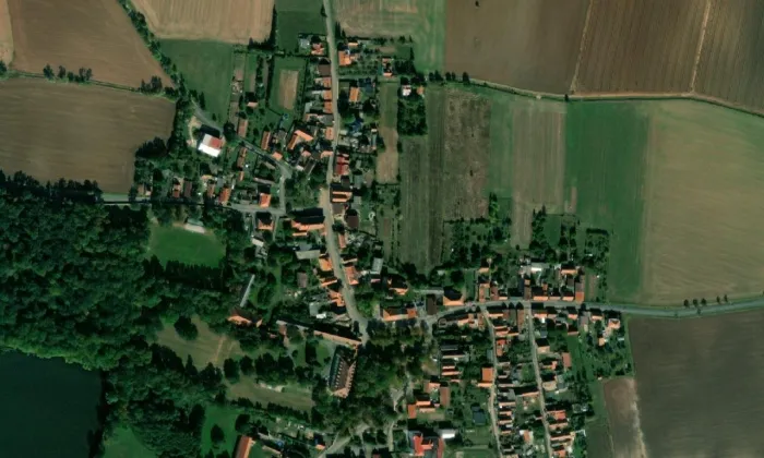 kostel svatých Petra a Pavla v Kolešovicích – letecký pohled