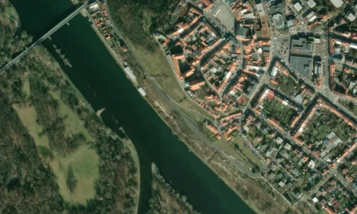 Kostel svatých Petra a Pavla v Mělníku – letecký pohled
