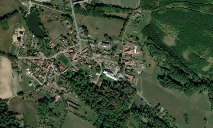 Kostel svatého Šimona a Judy (Vlčí Pole) – letecký pohled